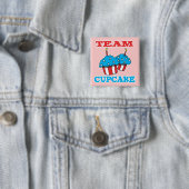 TEAM CUPCAKE VIERKANTE BUTTON 5,1 CM (In situ)