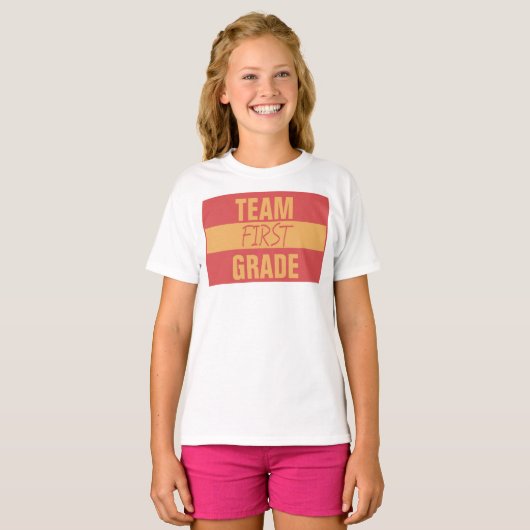 Team First Grade Retro Kleuren Strepen T-shirt (Voorkant volledig)