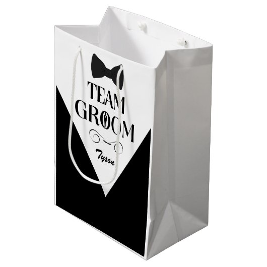 Team Groom - Custom Groomsmen Gift Bags Medium Cadeauzakje (Voorkant Gekanteld)