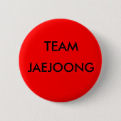 TEAM, JAEJOONG RONDE BUTTON 5,7 CM (Voorkant)