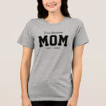 Team moeder schattige eenvoudige gepersonaliseerde Tri-Blend shirt<br><div class="desc">Ontworpen om te coördineren met de Lea Delaveris Design achterklep baby shower collectie, dit team moeder shirt is een ideaal cadeau voor een nieuwe moeder of moeder te zijn. Ook geweldig om naar het baby shower te worden draag, dit sportieve T-shirt ontwerp heeft een "teamnaam" in zwart schrift, samen met...</div>