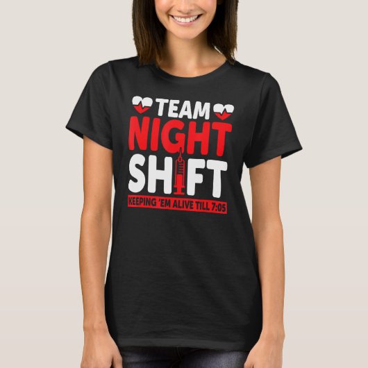 Team Night Shift Keepin Em Alive tot 705 verpleegs T-shirt (Voorkant)