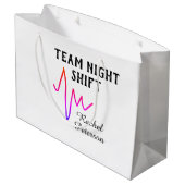 Team night shift nurse doctor medical name heart l groot cadeauzakje (Achterkant Gekanteld)