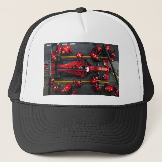 Team Red Pit Stop Trucker Pet (Voorkant)