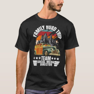 Team voor sociale media zomervakantie op weg naar t-shirt