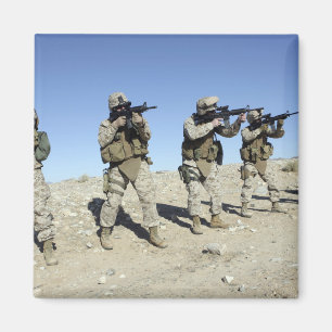 Teamleden van het team voor militaire transacties magneet