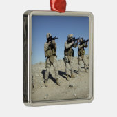Teamleden van het team voor militaire transacties metalen ornament (Rechts)