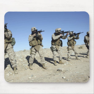 Teamleden van het team voor militaire transacties muismat