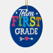 Teamleraar eerste klas student terug naar school keramisch ornament (Rechts)