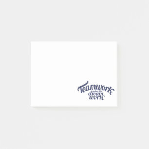 Teamwork maakt het droomwerk blauw na het schrijve post-it® notes