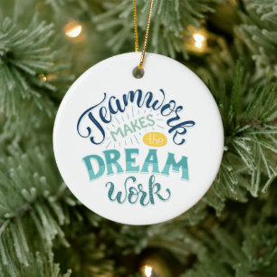 Teamwork maakt het droomwerk keramisch ornament