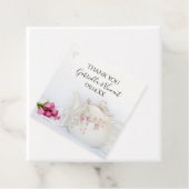 Teapot met roze rozen bruiloft bedankjes labels (In situ)