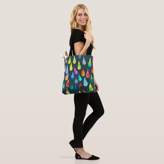 Teardruppels waterverf kleurige whimsical tote bag (Op model)
