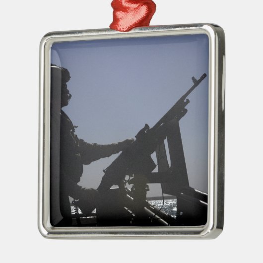 Technicus die een M240-pistool in Irak beheert Metalen Ornament (Links)