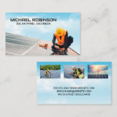 Technicus installeert zonnepaneel op dak visitekaartje (Voorkant / Achterkant)