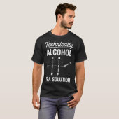 Technisch is alcohol een oplossing scheikunde grap t-shirt (Voorkant volledig)