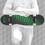 Techno Cyber Green Stripes Black Persoonlijk Skateboard<br><div class="desc">Levendige felgroene en zwarte strepen lijken in het donker te gloeien als neonlichten. Het is edgy en briljant met een high-tech futuristisch cyberspace abstract ontwerp. Personaliseer het met Initialen. Dit afbeelding is origineel gefotografeerd door JLW_PHOTOGRAPHY.</div>