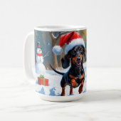 Teckel loopt in de sneeuw met kerst Pet Koffiemok (Voorkant links)