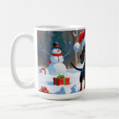 Teckel loopt in de sneeuw met kerst Pet Koffiemok (Links)