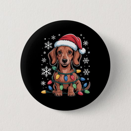 Teckel met kerstmuts verpakt in kerstverlichting ronde button 5,7 cm (Voorkant)