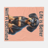 Teckel Puppy Zittend en Kijkend met Onschuldig Fleece Deken (Voorkant (Horizontaal))