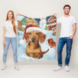 Teckel Winter Wonderland Christmas Joy Fleece Deken<br><div class="desc">Dit feestelijke ontwerp vangt de vrolijke sfeer van het vakantieseizoen, met een schattige pup die een kerstmuts draagt. De hond is genesteld in een winterwonderland, compleet met een sneeuwpop, een versierde kerstboom en prachtig ingepakte cadeaus. Sneeuwvlokken herfsten zachtjes en voegen een magische toets toe aan het tafereel, terwijl de levendige...</div>