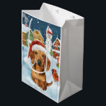 Teckel Winter Wonderland Christmas Joy Medium Cadeauzakje<br><div class="desc">Dit feestelijke ontwerp vangt de vrolijke sfeer van het vakantieseizoen, met een schattige pup die een kerstmuts draagt. De hond is genesteld in een winterwonderland, compleet met een sneeuwpop, een versierde kerstboom en prachtig ingepakte cadeaus. Sneeuwvlokken herfsten zachtjes en voegen een magische toets toe aan het tafereel, terwijl de levendige...</div>