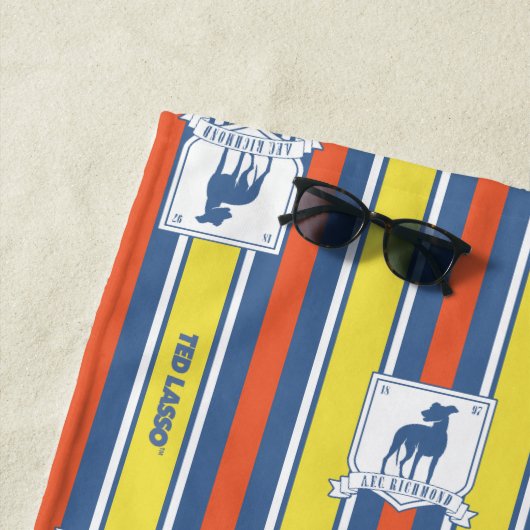 Ted Lasso | AFC Richmond Logo Stripe Pattern Strandlaken (In situ)