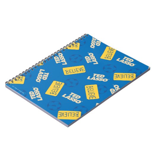 Ted Lasso | Believe Sign and Ball Toss Pattern Notitieboek (Linkerzijde)
