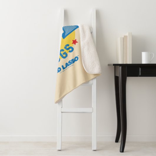 Ted Lasso | Diamond Dogs Pennant Graphic Sherpa Deken (In situ)