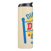 Ted Lasso | Diamond Dogs Pennant Graphic Thermosbeker (Gedraaid links)