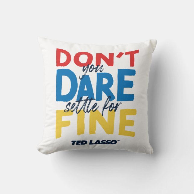 Ted Lasso | Don't You Dare Settle For Fine Kussen (Voorkant)