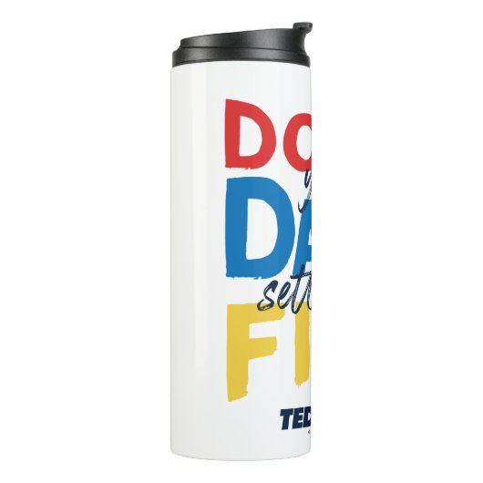 Ted Lasso | Don't You Dare Settle For Fine Thermosbeker (Gedraaid links)