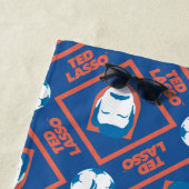 Ted Lasso | Face en Ball Diamond Pattern Strandlaken (In situ)