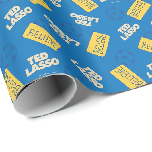 Ted Lasso Soccer Pattern Cadeaupapier (Rol Hoek)