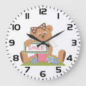 Teddibeer met strik die een bord met een glimlach  grote klok (Voorkant)