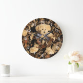 Teddy Bear en een grote stapel bladeren Klok (Huis)