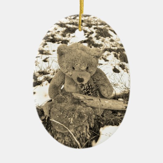Teddy Bear in de Holly, Sepia tone Keramisch Ornament (Voorkant)