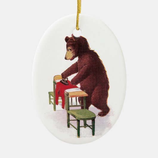 Teddy Bear Ironing Clothes Keramisch Ornament (Voorkant)