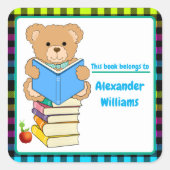 Teddy Bear leest zijn boeken persoonlijk Vierkante Sticker (Voorkant)