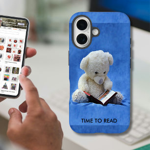 Teddy Bear Tijd om Blue Stuffed Animal te lezen, iPhone 16 Hoesje