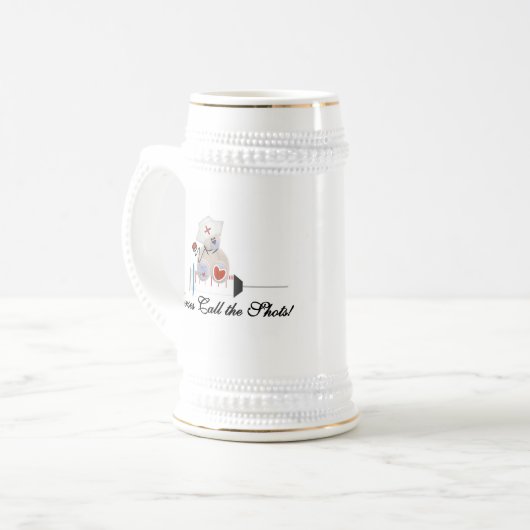 Teddy Bear Verpleegkundigen Bel de Shots T-shirts  Bierpul (Voorkant links)