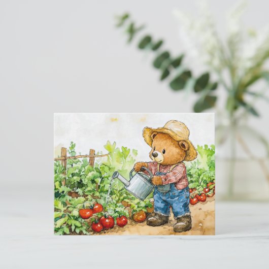 Teddy Bear Watering Tomato Plants Briefkaart (Staand voorkant)