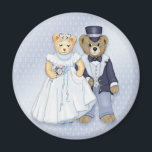 Teddy Bear Wedding - Aanpassen Magneet<br><div class="desc">Schattige bruid en groom teddyberen. Dit knappe stel is gekleed in hun huwelijksfinerie. Hij in zijn tuxedo en tophoed en ze is in haar trouwjurk en sluier. Ze houdt een bloemetje vast. Pas namen en trouwdatum aan waar nodig.</div>