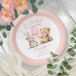 Teddy Bears Het is een meisje met wachttijd Baby s Papieren Bordje<br><div class="desc">Een paar zoete teddyberen met ballonnen: "Het is een meisje en we kunnen wachten!" ontwerp van het baby shower.</div>