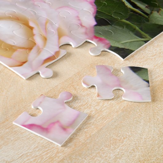 Teddy beer ruikt de rozen legpuzzel (Zijkant)