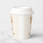  teddy houdt genderneutraal achter zich papieren bekers (Rechts)