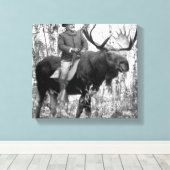 Teddy Roosevelt Riding Bull Moose Canvas Afdruk (Insitu (Houten vloer))