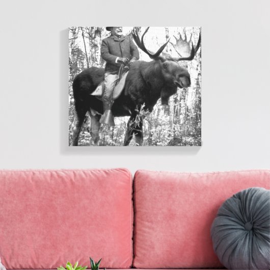 Teddy Roosevelt Riding Bull Moose Canvas Afdruk (Insitu (Woonkamer))
