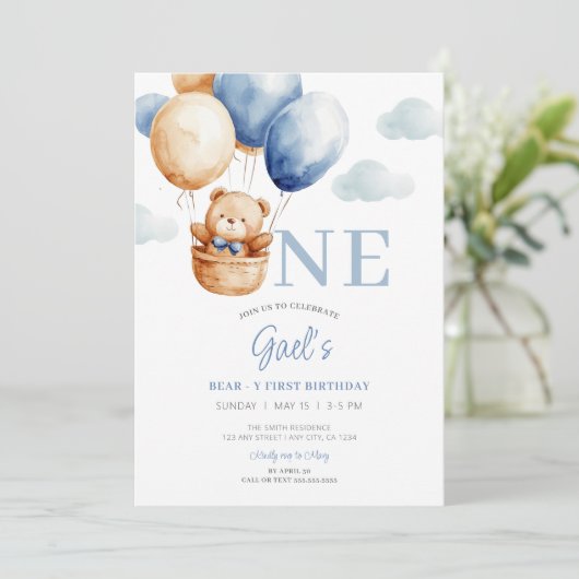 Teddybeer blauwe ballon eerste verjaardag kaart (Staand voorkant)